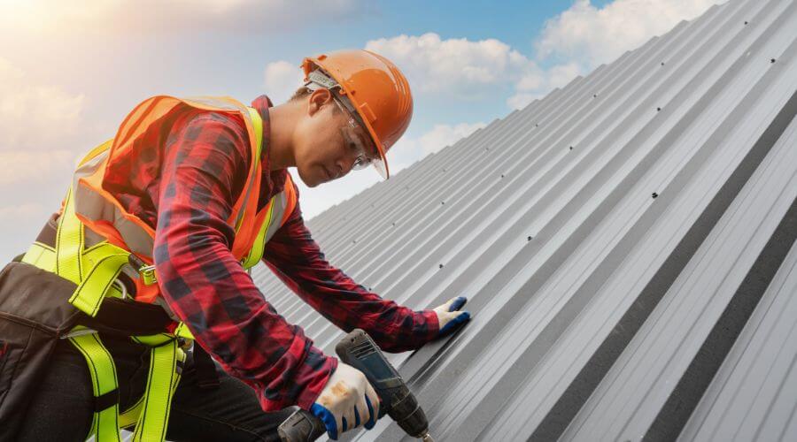 Professional gutter cleaning in Pittsview, AL